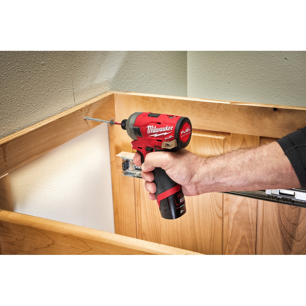 M12 FID-0 - Visseuse à Chocs compacte Silencieuse SURGE Hex 1/4 FUEL, 12V, 50Nm, 76dbA MILWAUKEE - 4933464972