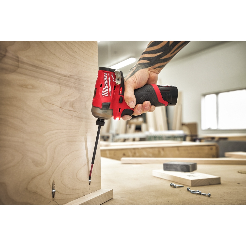 M12 FID-0 - Visseuse à Chocs compacte Silencieuse SURGE Hex 1/4 FUEL, 12V, 50Nm, 76dbA MILWAUKEE - 4933464972
