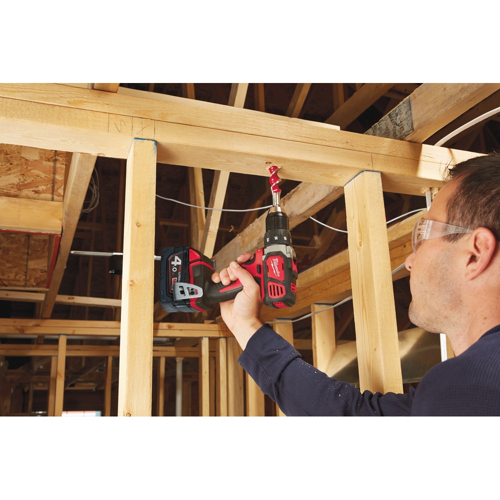 Perceuse visseuse compacte 18V MILWAUKEE avec batteries 4 Ah 60 Nm M18 BDD-402C - 4933443565