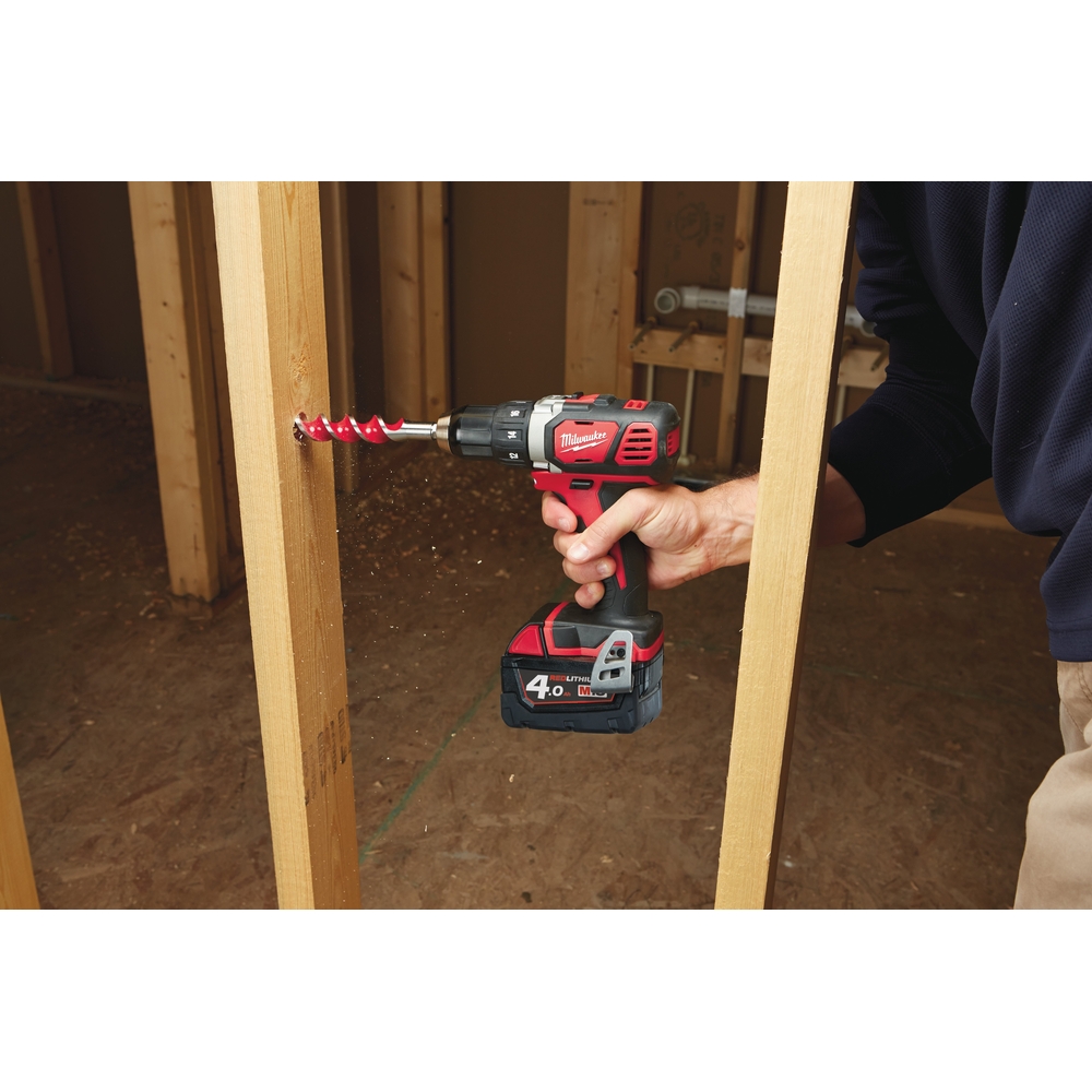 Perceuse visseuse compacte 18V MILWAUKEE avec batteries 4 Ah 60 Nm M18 BDD-402C - 4933443565