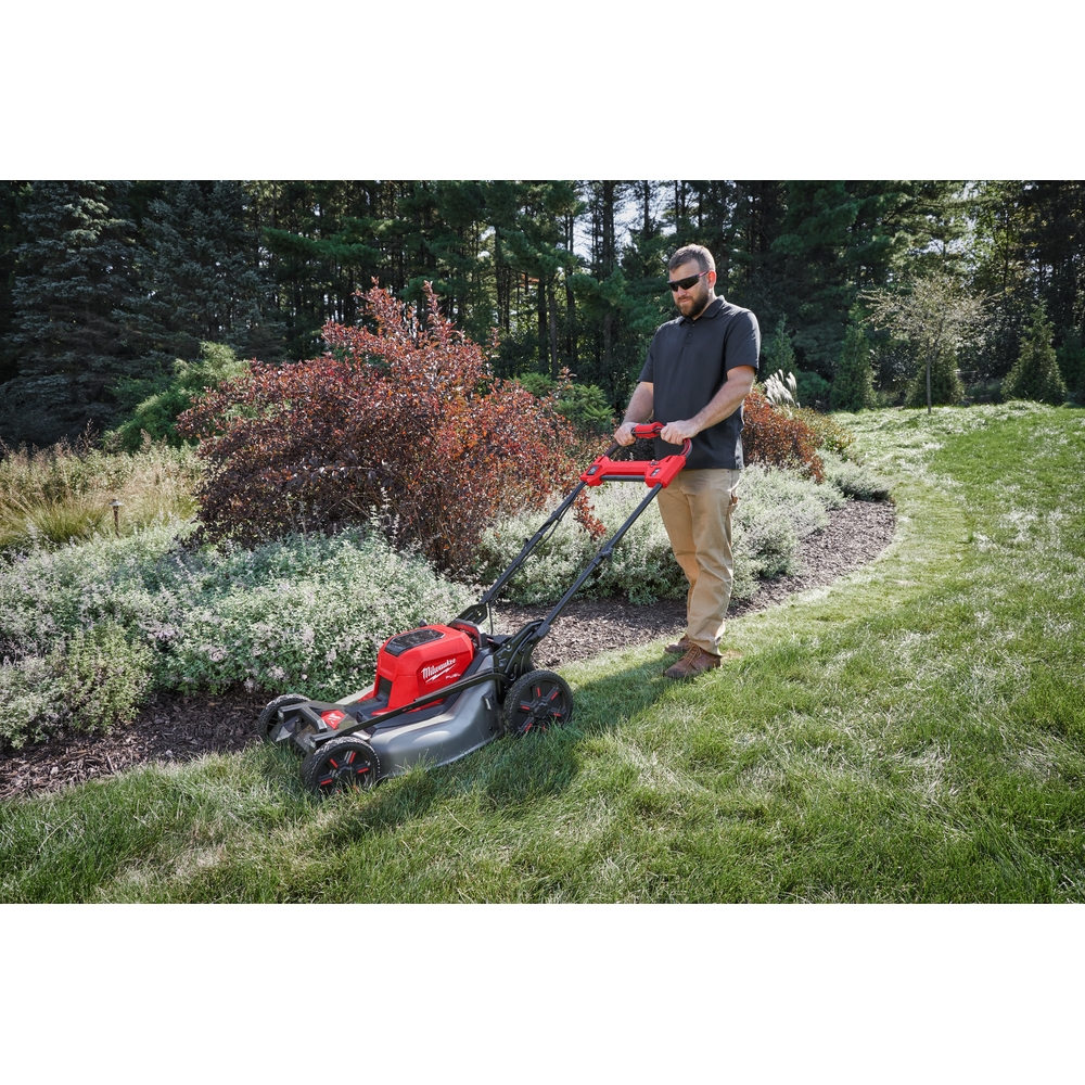 Tondeuse à gazon MILWAUKEE autotractée fuel 53cm M18 F2LM53-0 sans batterie 4933479584