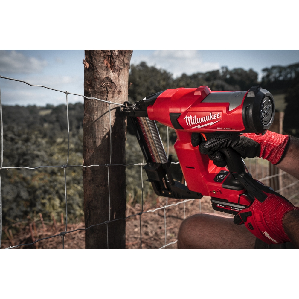 Agrafeuse pour clôture crampilloneuse MILWAUKEE M18 FUEL sans batterie 4933479834