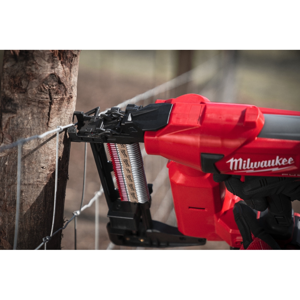 Agrafeuse pour clôture crampilloneuse MILWAUKEE M18 FUEL sans batterie 4933479834