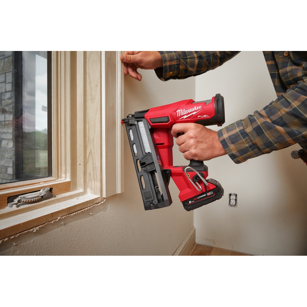 Cloueur de finition MILWAUKEE M18 FN16GA-0X FUEL, 18V, 16 Gauge, sans batterie - 4933478094