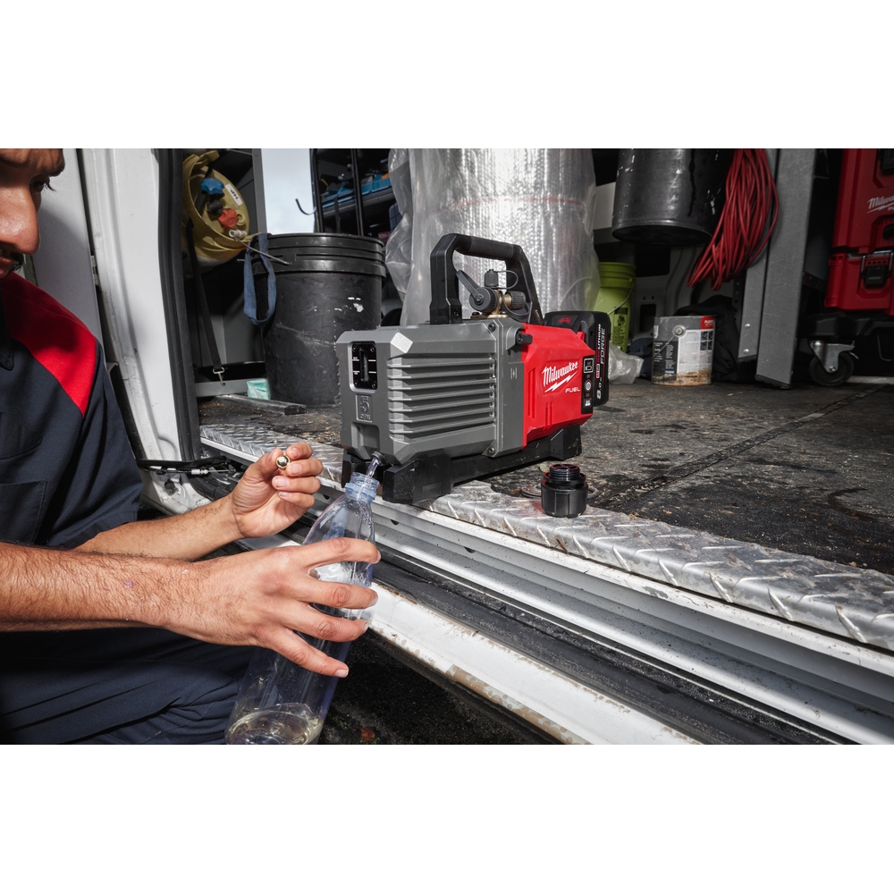 POMPE À VIDE 18 VOLTS M18 FUEL FVP5-0 - MILWAUKEE - 4933492853