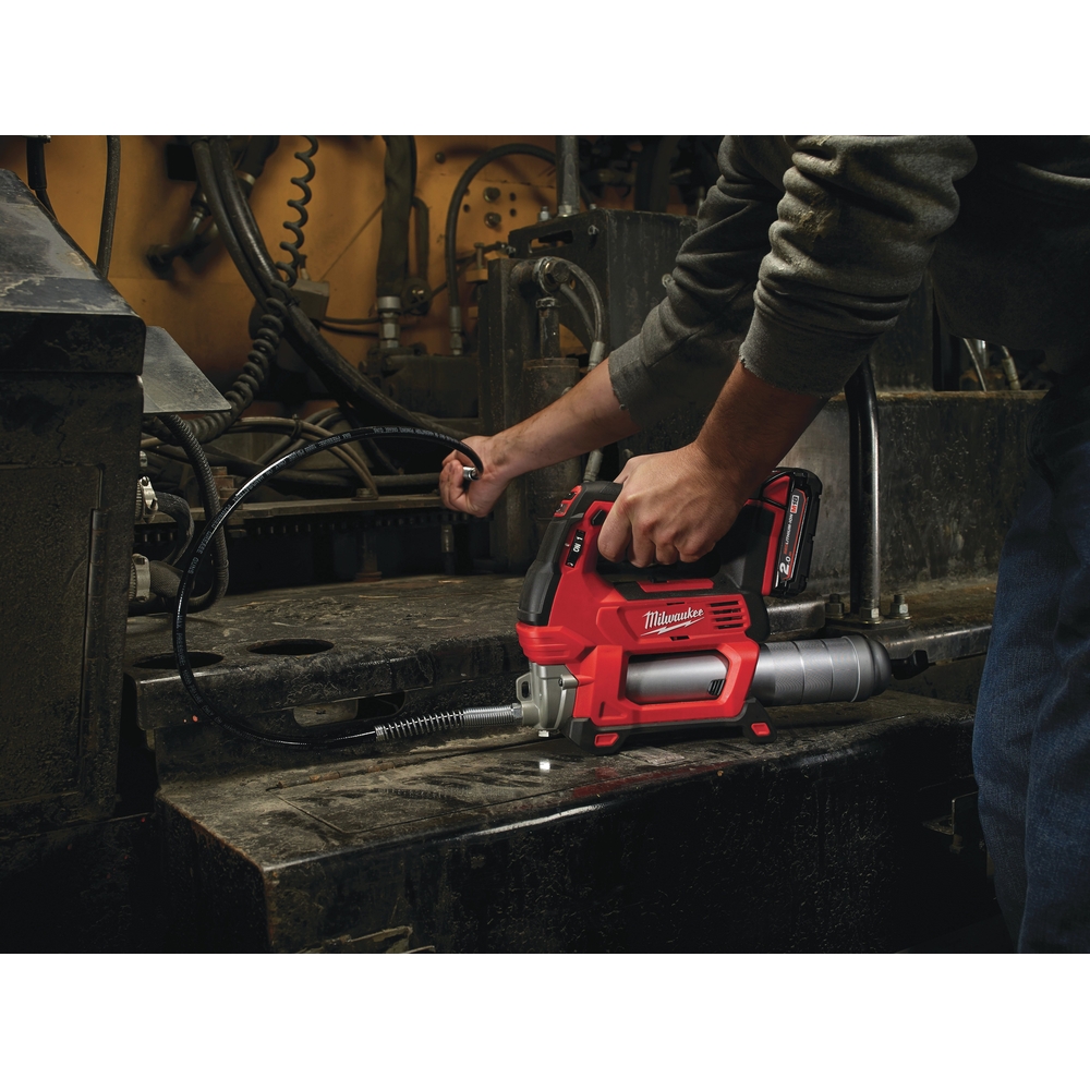 Pompe à graisse MILWAUKEE M18 GG-201C 18V 2 Ah avec batterie - 4933440490