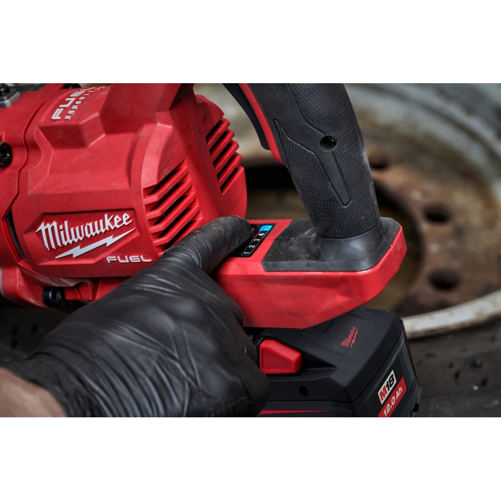 Boulonneuse à Choc MILWAUKEE M18 ONEFHIWF1D-0C FUEL Carré 1'' avec poignée en D et nez long, 18V, Bluetooth, 2576 / 2711Nm - 4933471755