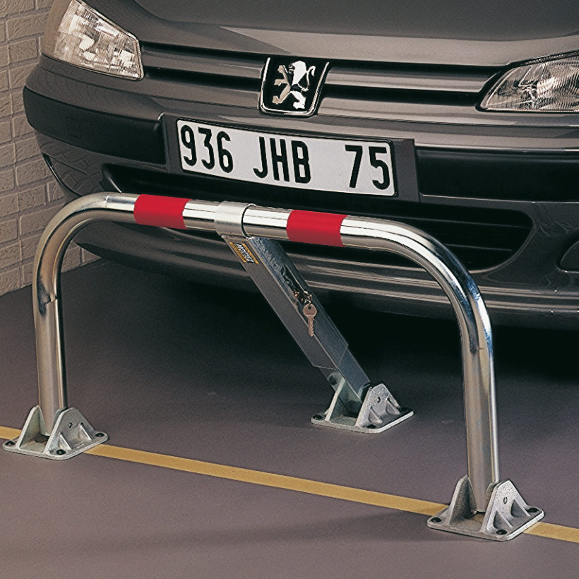Barrière rabattable standard fermeture serrure clé triangle pompier - MOTTEZ - B308C
