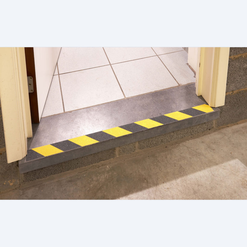 Adhésif de signalisation rugueux - MOTTEZ - B794V