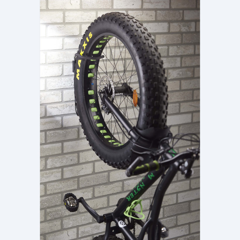 Crochet vélo mural pour fat bike avec système antivol - MOTTEZ - B865VXL