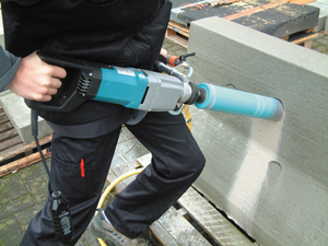 CAROTTEUSE A EAU 1700 W D132 MM - MAKITA - DBM131