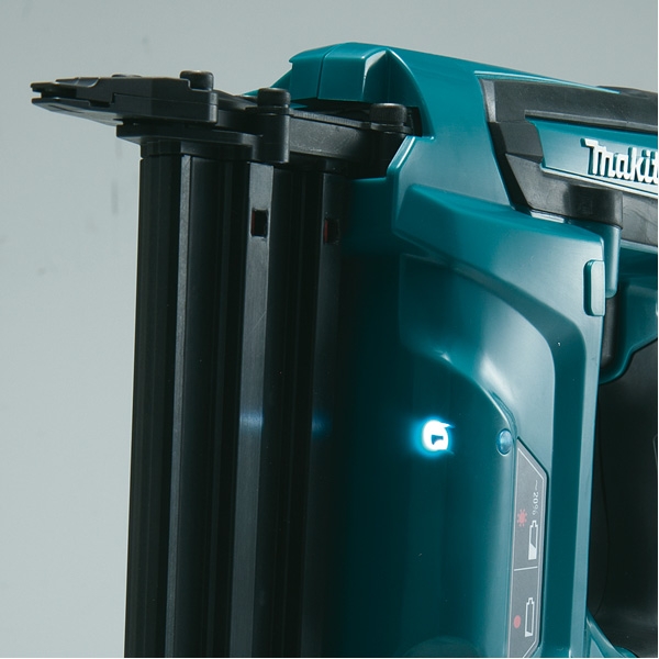 CLOUEUR MAKITA 18 V LI-ION 5 AH - DBN500RTJ