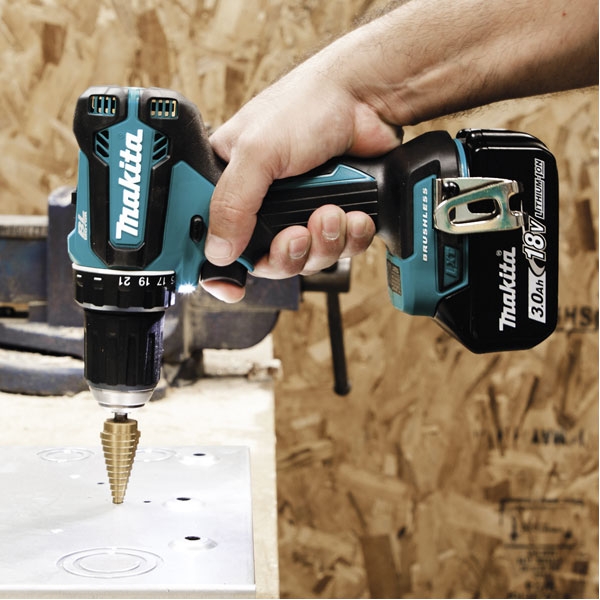 Perceuse visseuse 18 V Li-Ion Ø 13 mm MAKITA - Sans batterie, ni chargeur - DDF485ZJ