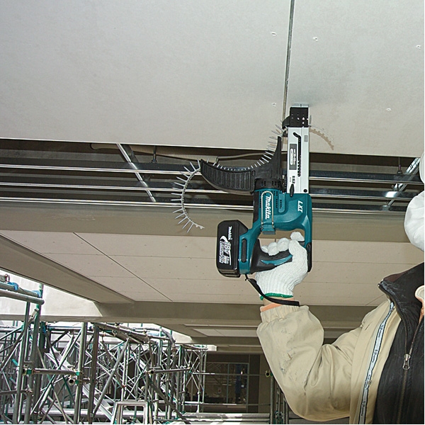 Perceuse visseuse MAKITA sans fil 18 V 5 Ah 4 x 25 à 55 mm - DFR550RTJ