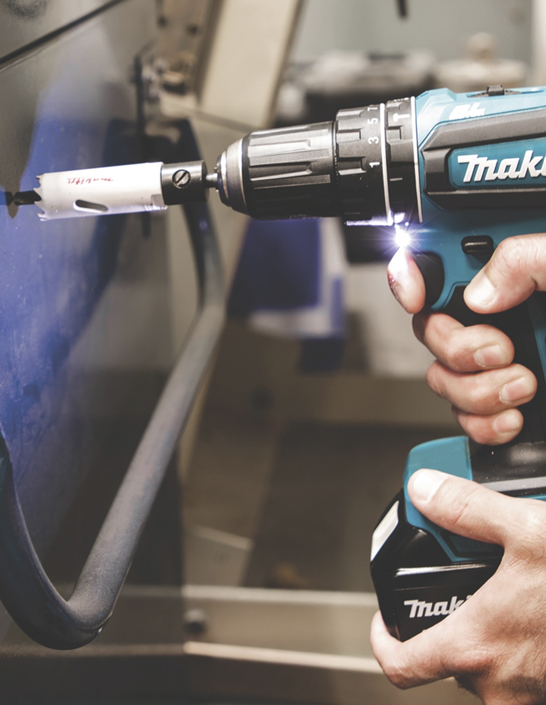 Perceuse Visseuse à percussion sans fils 18 V 3 Ah, 2 batteries- MAKITA - DHP485RFJ