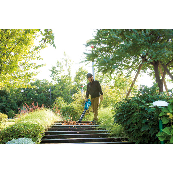 Souffleur MAKITA 36 V = 2 x 18 V Li-Ion 2 batteries 3Ah + 1 chargeur DUB362RF2