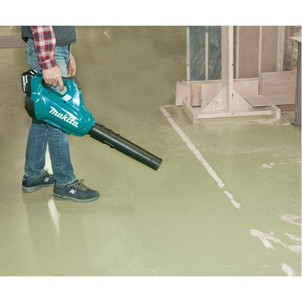 Souffleur MAKITA 36 V = 2 x 18 V Li-Ion 2 batteries 3Ah + 1 chargeur DUB362RF2