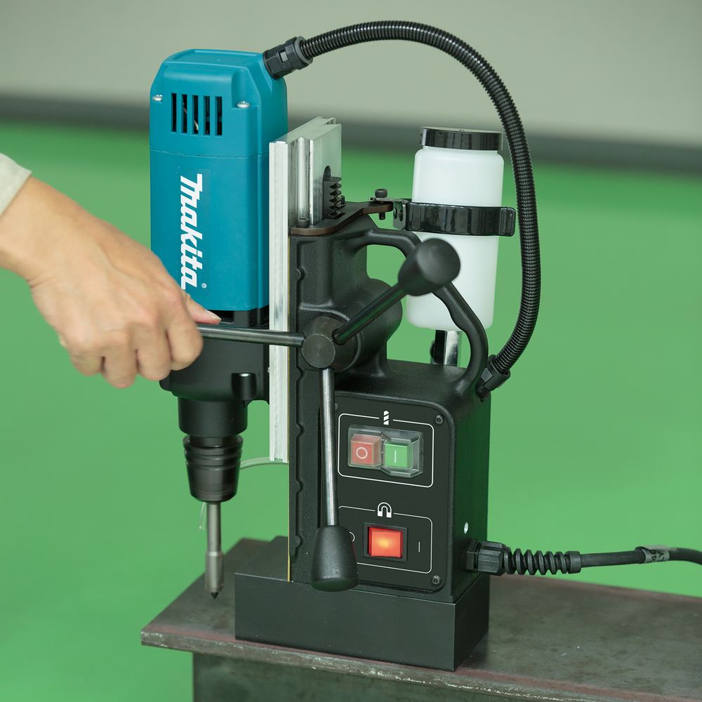 Perceuse magnétique MAKITA 1050W - HB350