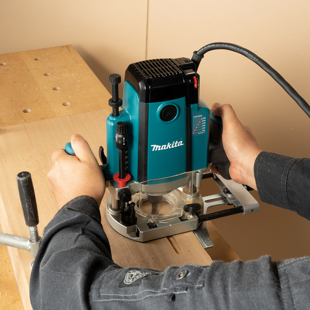 Défonceuse D12 mm 2100 W - MAKITA - RP2303FC07