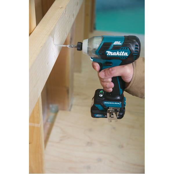 VISSEUSE À CHOCS MAKITA 10,8 V LI-ION 4 AH CXT 135 NM + 2 BATTERIES BL1040B + CHARGEUR + COFFRET - TD111DSMJ