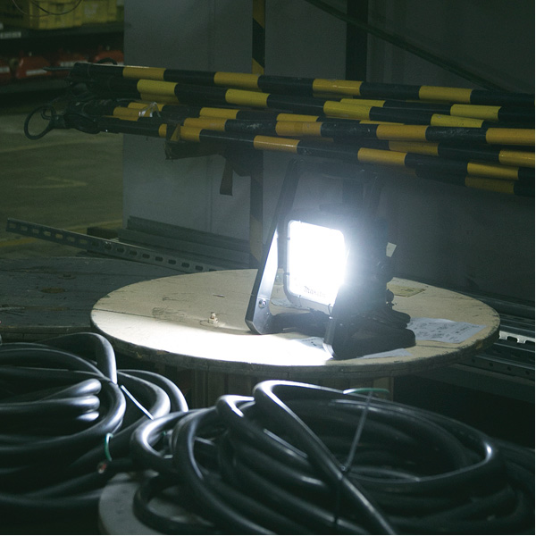 VISSEUSE À CHOCS MAKITA 10,8 V LI-ION 4 AH CXT 135 NM + 2 BATTERIES BL1040B + CHARGEUR + COFFRET - TD111DSMJ