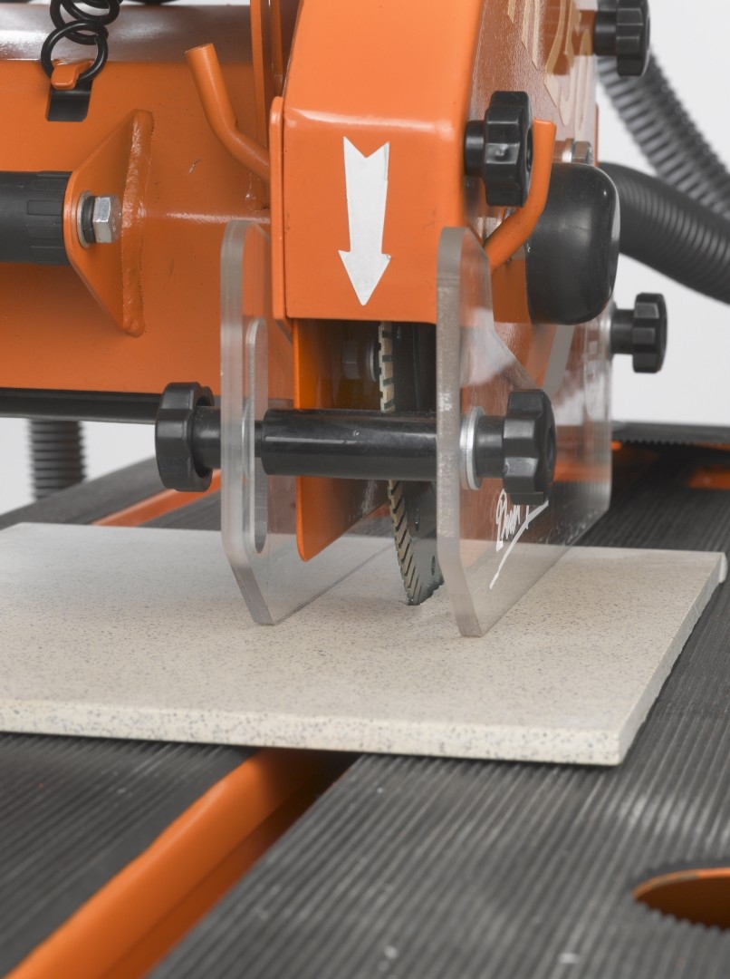 Scie de carrelage Norton Clipper TR250 H DF sur rail coupe à sec + Aspirateur-70184630630