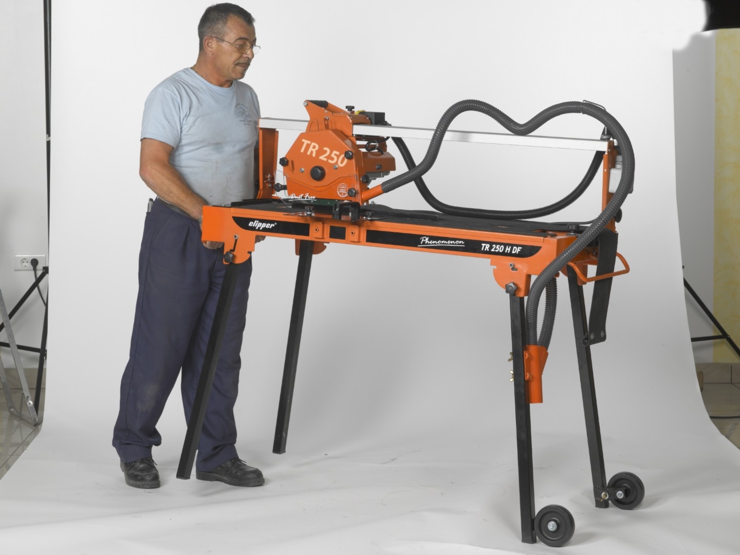 Scie de carrelage Norton Clipper TR250 H DF sur rail coupe à sec + Aspirateur-70184630630