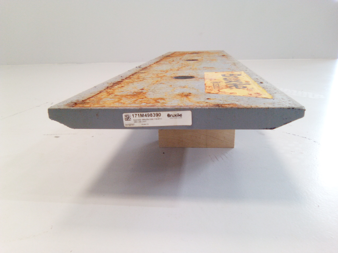 Contre lame de godet centrale reversible 3 trous en 1