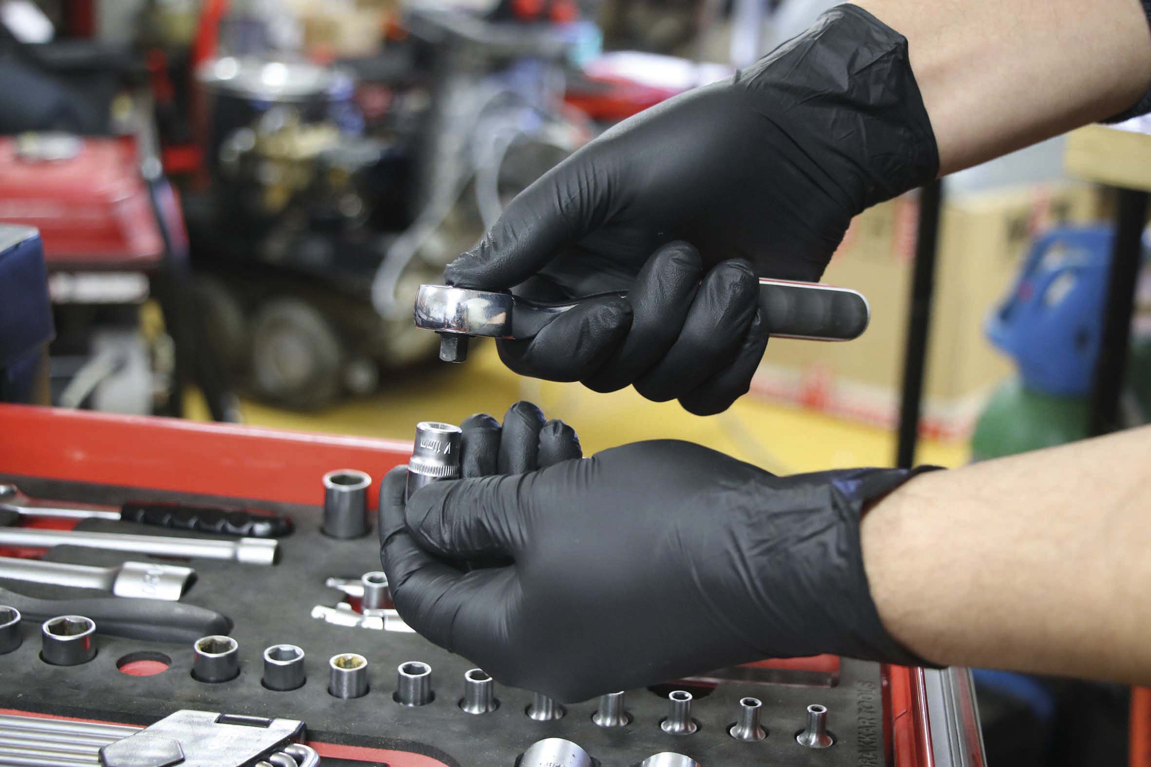 Gants jetables ambidextres nitrile 240mm noir T8 - Boîte de 100 pcs NOWEAR - 65001