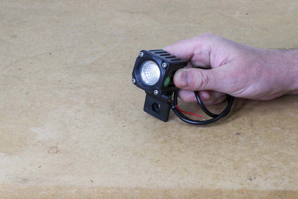 Phare de travail carré led 10/32v 10w 600 lumens faisceau large SODIFLASH - 16034