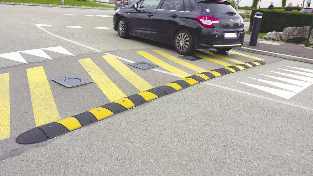 Ralentissseur monobloc avec fixations asphalte 1830x300x55 SODIFLASH - 18150