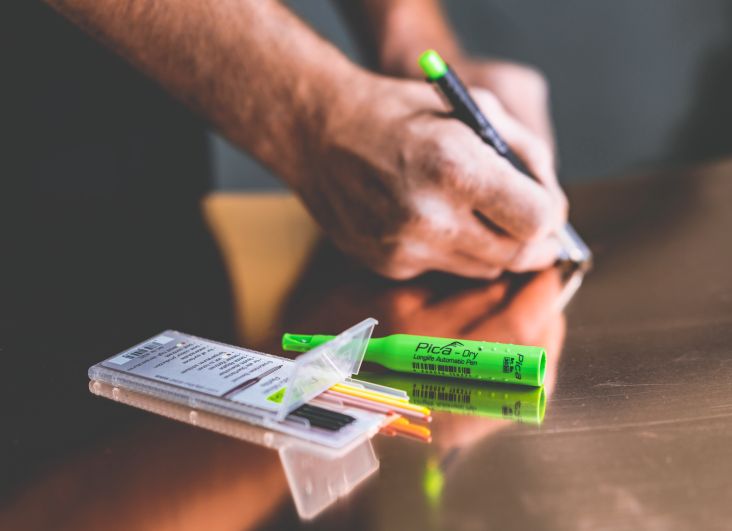 Etui de 8 mines pica dry assorties PICA - 4020