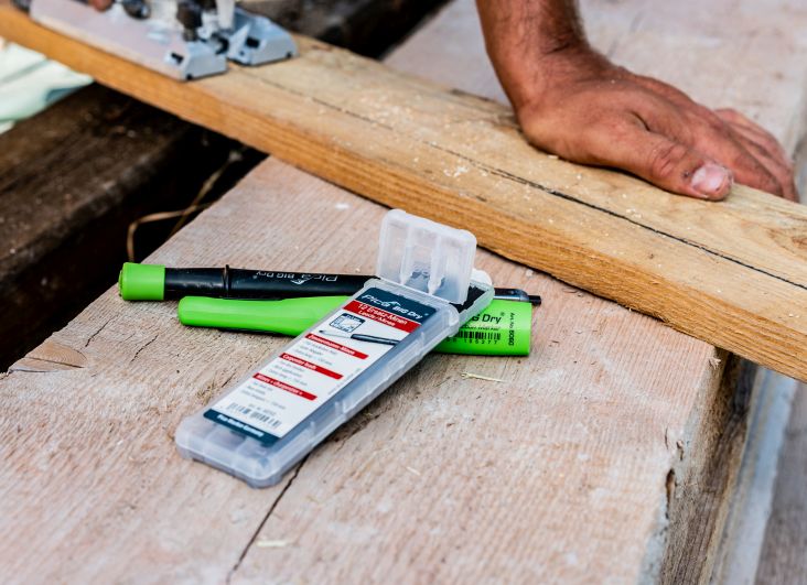 Etui de 12 mines pica big dry mines charpentier PICA - 6050