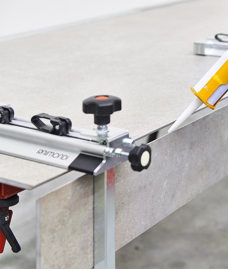 Kit d'encollage 2 pièces Tip-Top pour nez de marche et plans de travail - 90° - RAIMONDI - 13117