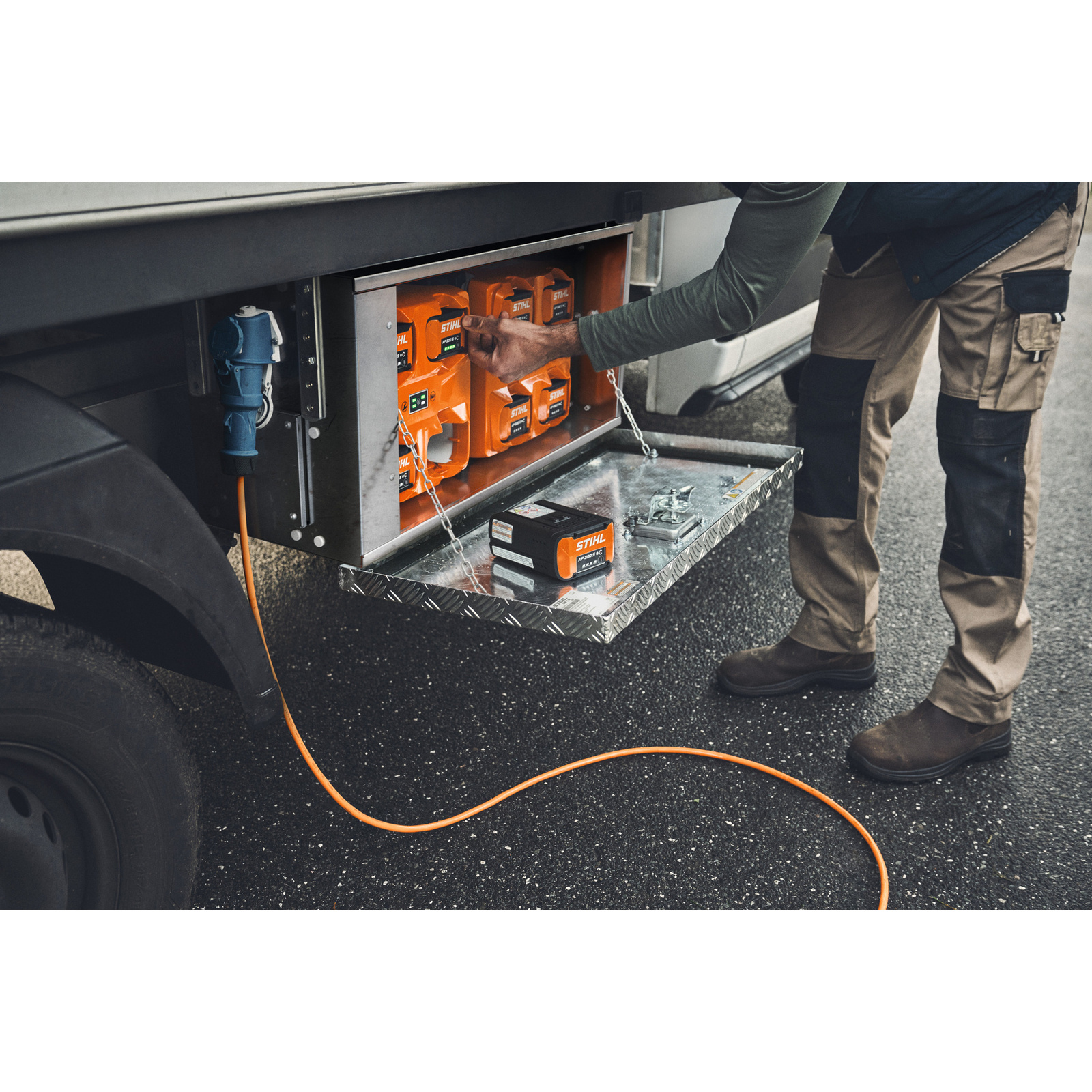 Coffre de charge CB 1 jusqu'à 8 batteries AP - STIHL - EA080180200