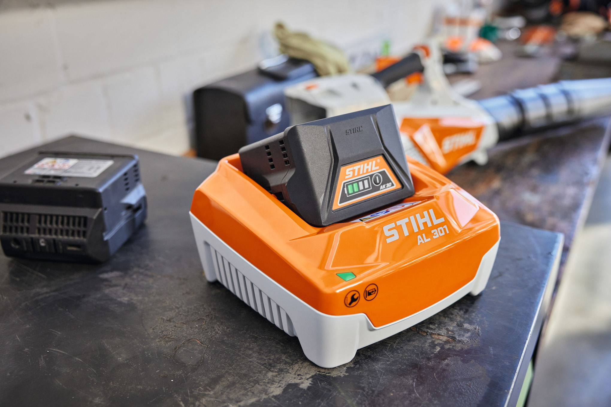 Chargeur rapide AL 301 - STIHL - EA094305500