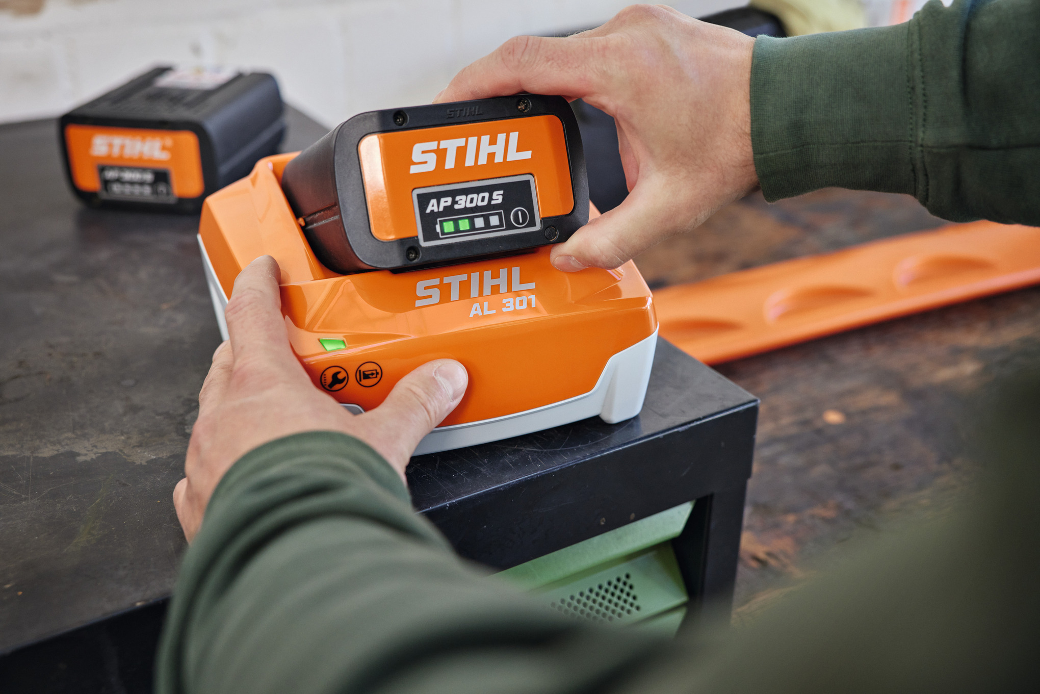 Chargeur rapide AL 301 - STIHL - EA094305500