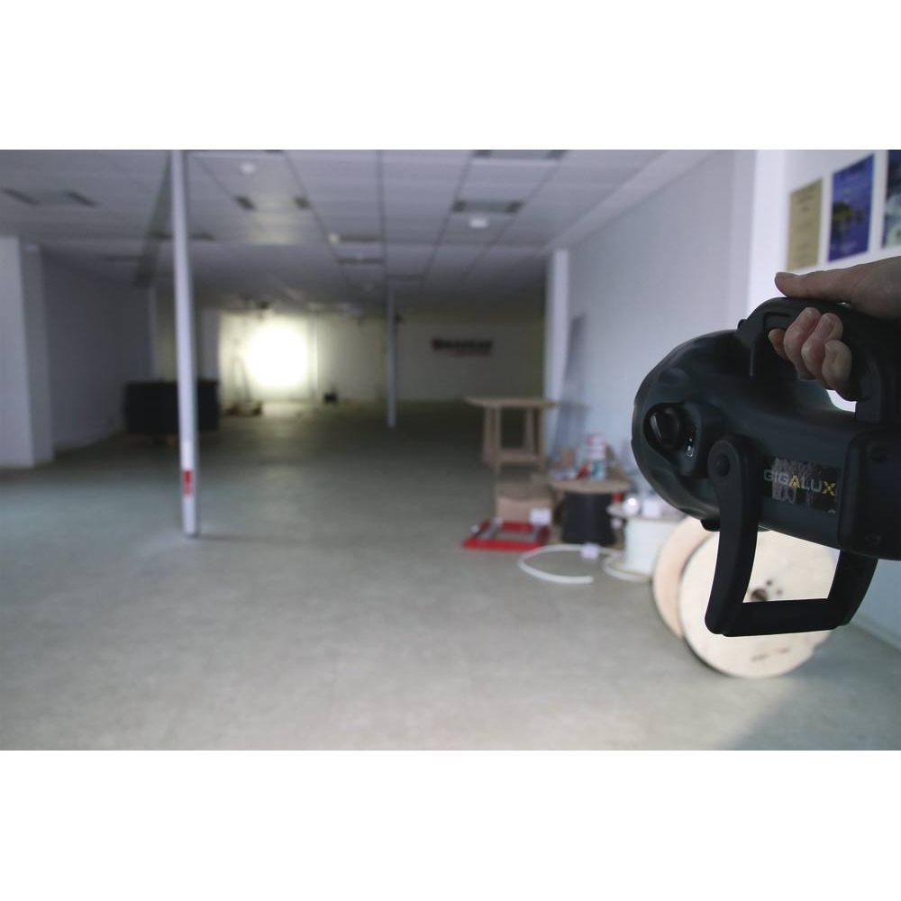 Lampe torche LED 800 lumens longue portée rechargeable DRAKKAR - 02268