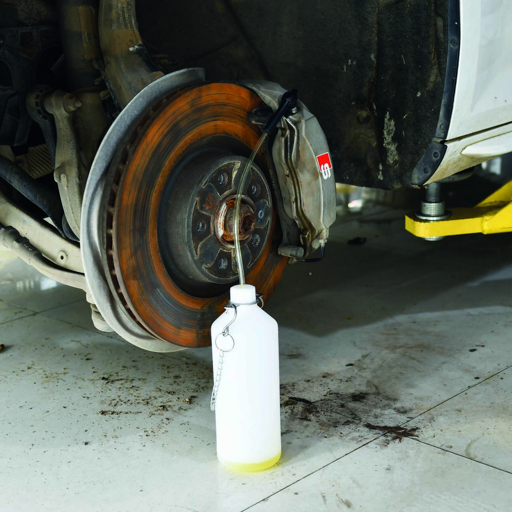 Vidangeur de circuit de frein 3L avec bouteille de récupération DRAKKAR - 10237