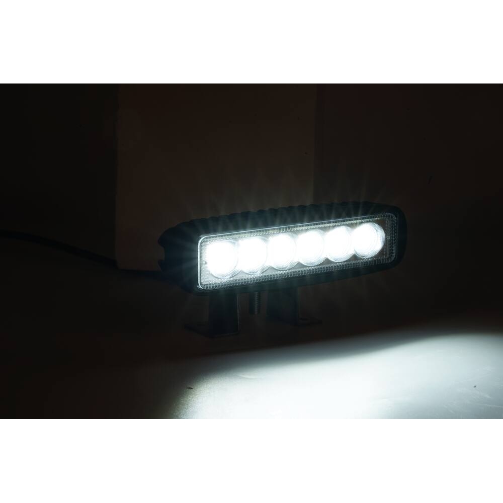 Phare de travail rectangle LED 10/30V 18W 1200 lumens faisceau large - SODIFLASH - 79707