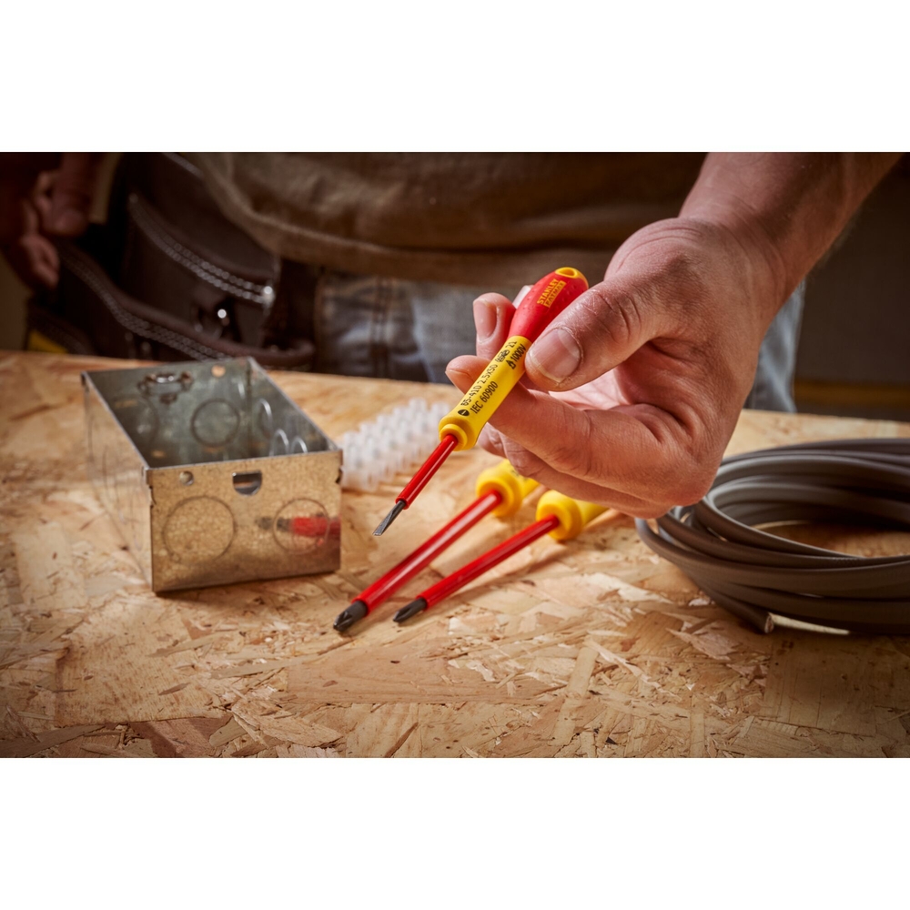 Tournevis d'électricien isolé 1000 V 2,5 x 50 mm - Fatmax  - 0-65-410 - STANLEY FATMAX