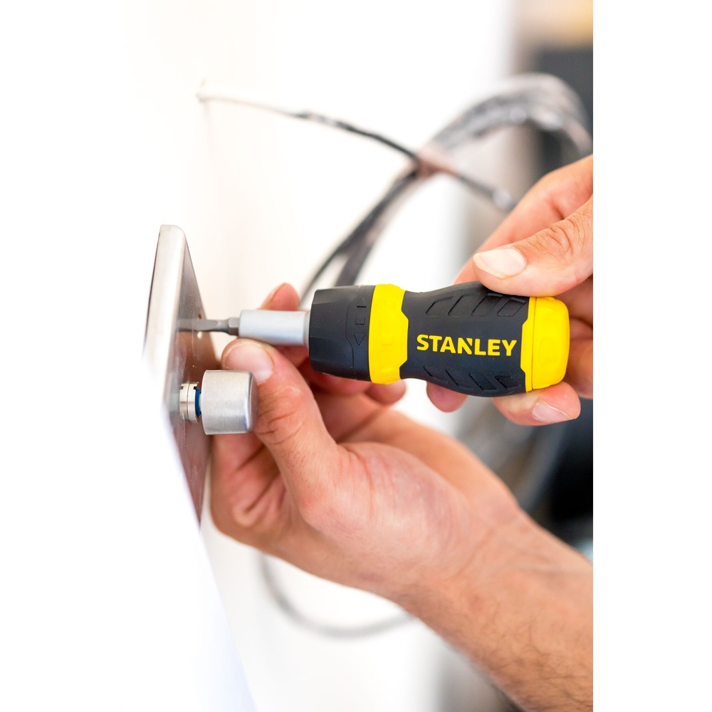 Tournevis porte-embouts boule à cliquet bi-matière + 6 embouts - 0-66-358 - STANLEY