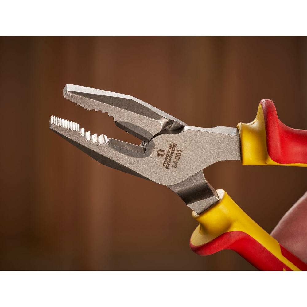 Pince universelle 180 mm isolée 1000 V - 0-84-001 - STANLEY FATMAX
