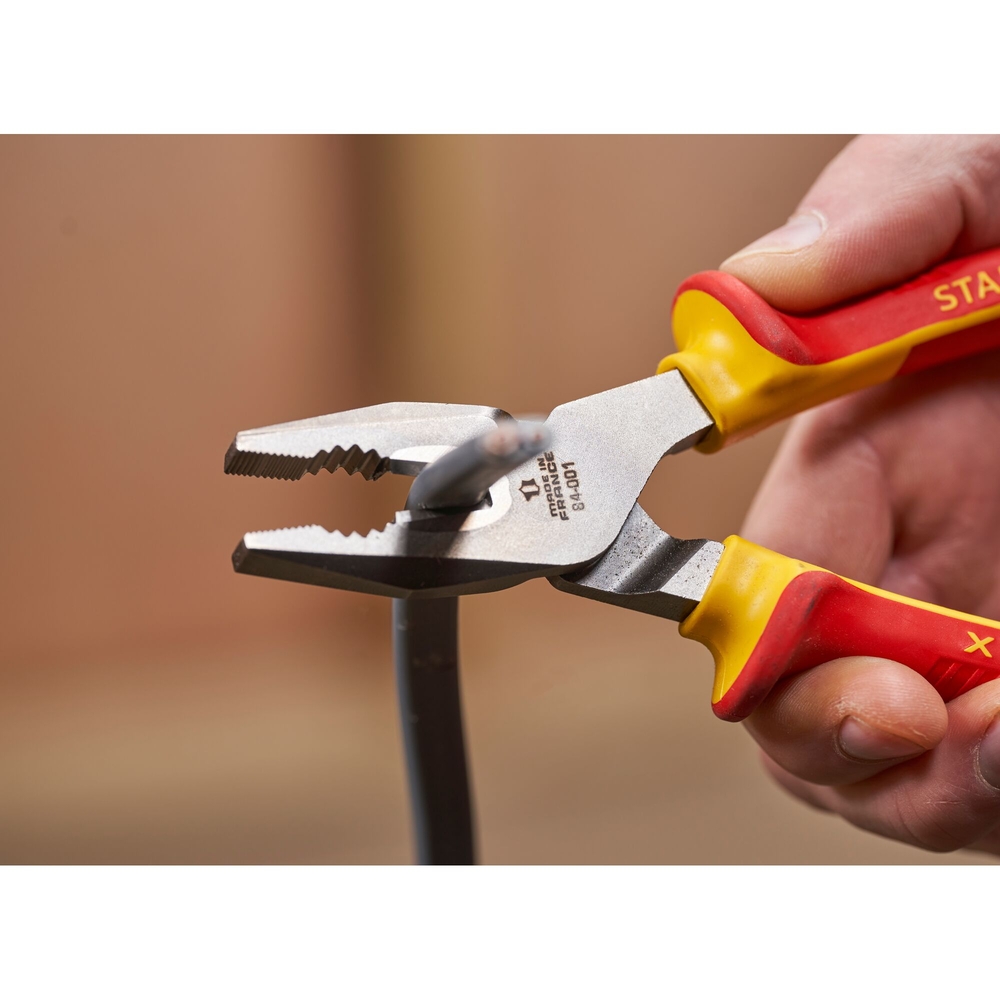 Pince universelle 180 mm isolée 1000 V - 0-84-001 - STANLEY FATMAX