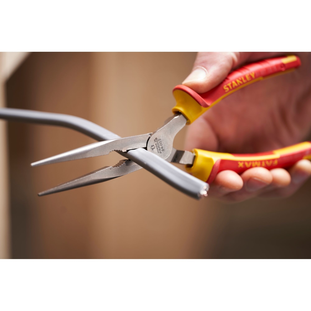 Pince à becs 1/2 ronds longs 200 mm isolée 1000 V - 0-84-007 - STANLEY FATMAX