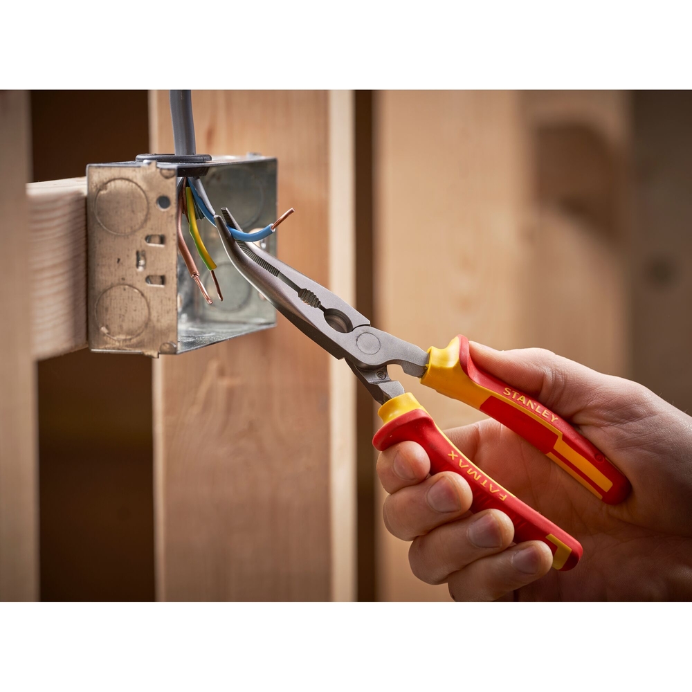 Pince à becs 1/2 ronds longs coudés 200 mm isolée 1000 V - 0-84-008 - STANLEY FATMAX