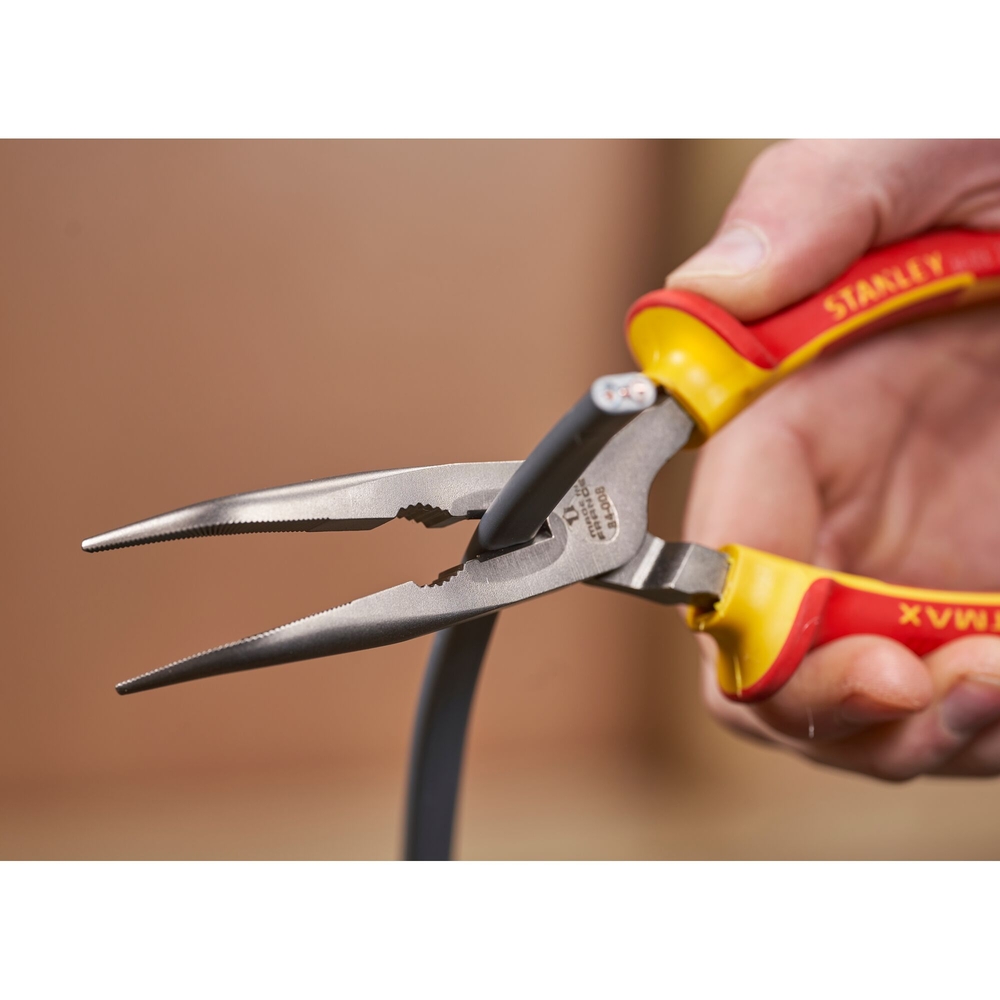 Pince à becs 1/2 ronds longs coudés 200 mm isolée 1000 V - 0-84-008 - STANLEY FATMAX