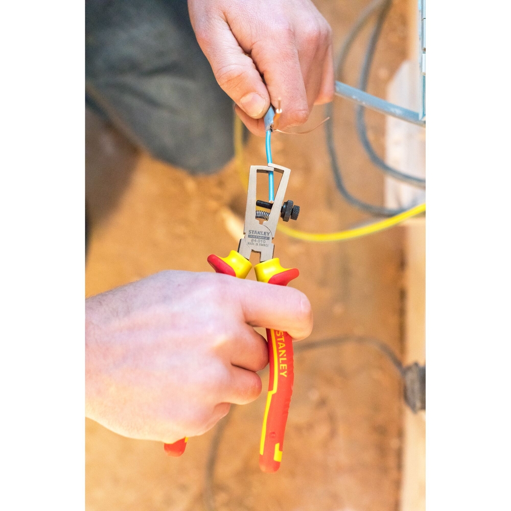 Pince à dénuder 170 mm isolée 1000 V - 0-84-010 - STANLEY FATMAX