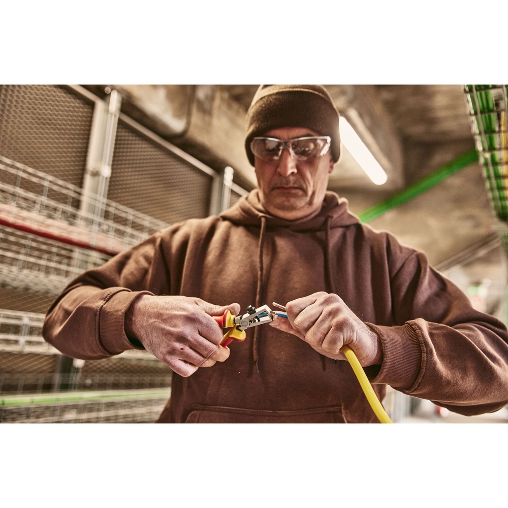 Pince à dénuder 170 mm isolée 1000 V - 0-84-010 - STANLEY FATMAX