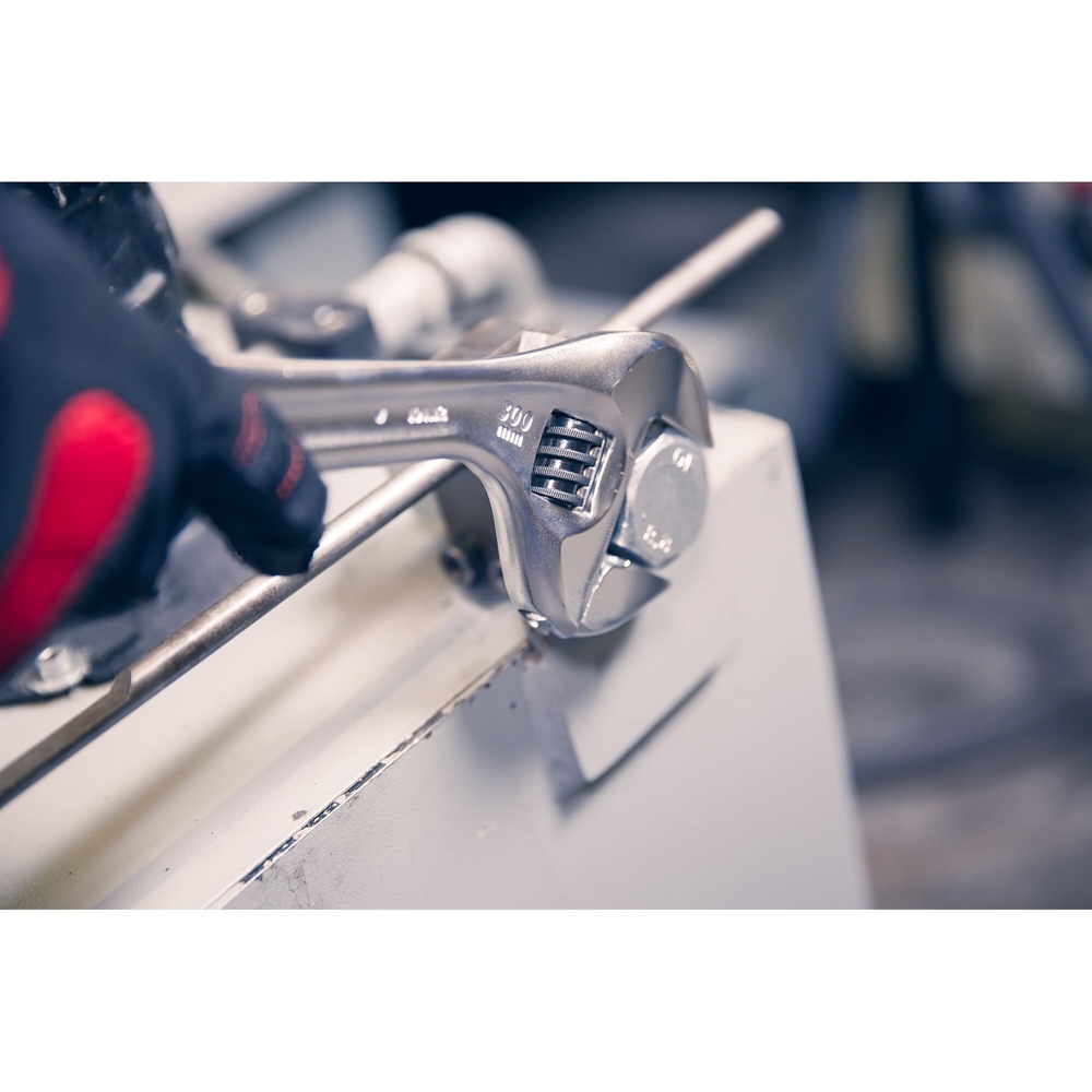 Clé à molette ajustable manche métal 12